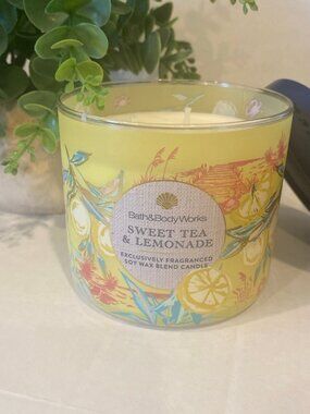 Bath & Body Works “Sweet Tea & Lemonade” New 3 Wick Candle